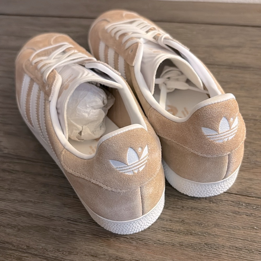 NEW [Adidas] Gazelle Suede Sneakers Shoes Beige/White Men’s 7.5 / Women’s 8.5 - Picture 7 of 13